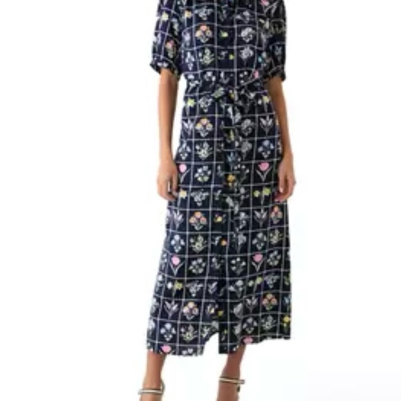crown & ivy Dresses & Skirts - Crown & Ivy Navy Navy Floral Grid Midi Dress Size L